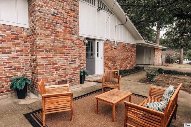 Building Photo - 309 Darbonne Dr