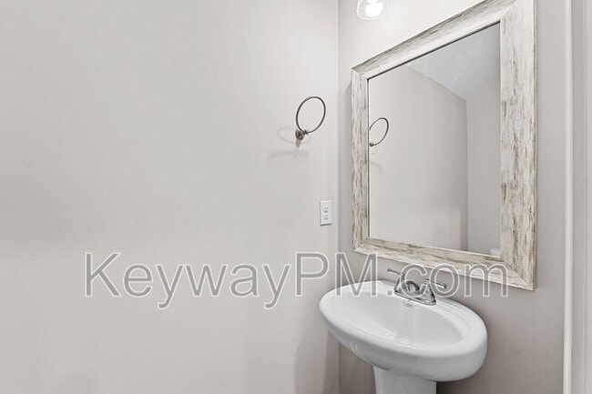 Building Photo - 3125 Venetian Dr