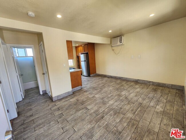 Building Photo - 1426 E 48th St