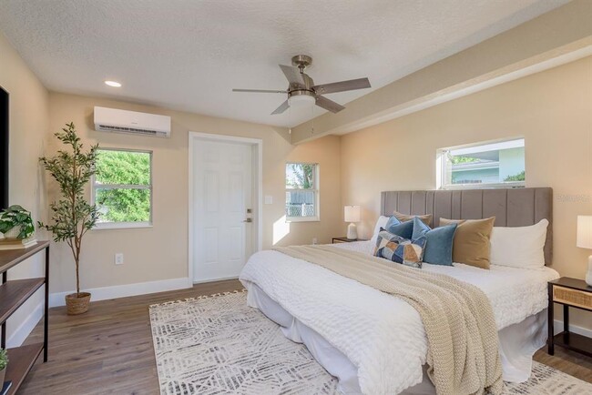 Building Photo - 2480 Del Rio Way