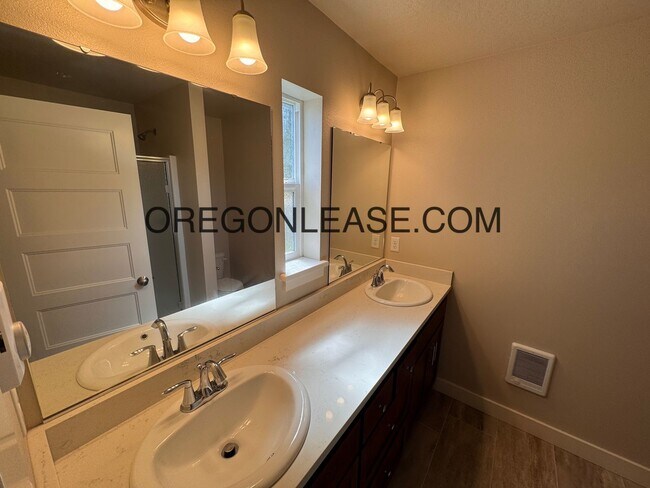 Building Photo - New construction 2 bedroom 2 bath Second floor Thurston duplex home