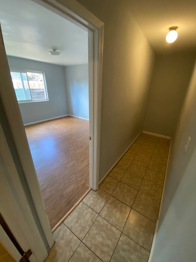 Building Photo - 825 Raaberg Way