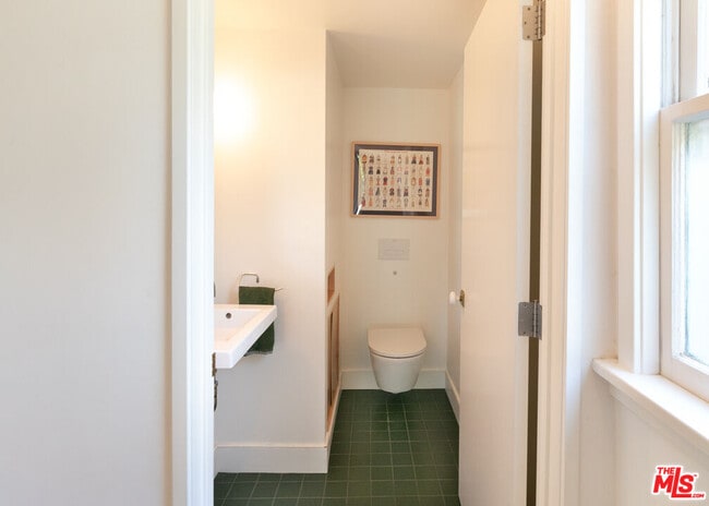 Building Photo - 5676 Hub St