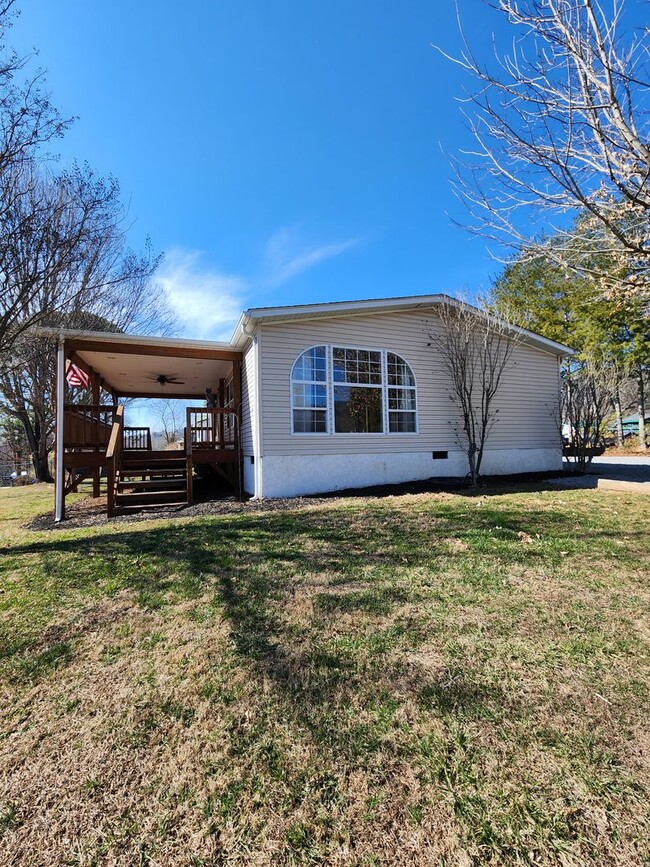 Building Photo - Black Mountain Rental with Garage!