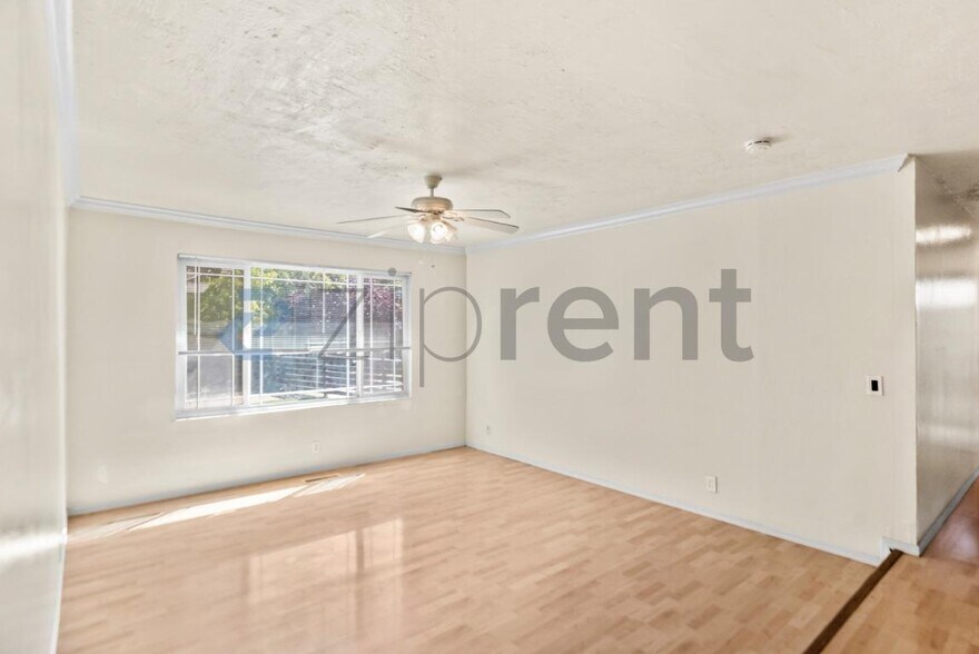 Building Photo - Unit
