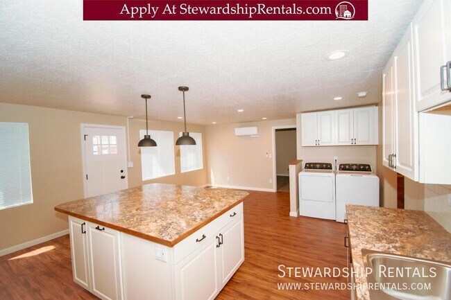 Building Photo - 1010 E 18th Ave