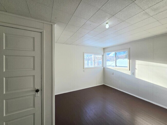 Building Photo - Large 4 Bedroom + Den, 2 Bath House for Rent in Cashmere!*** ON THE RIVER!!