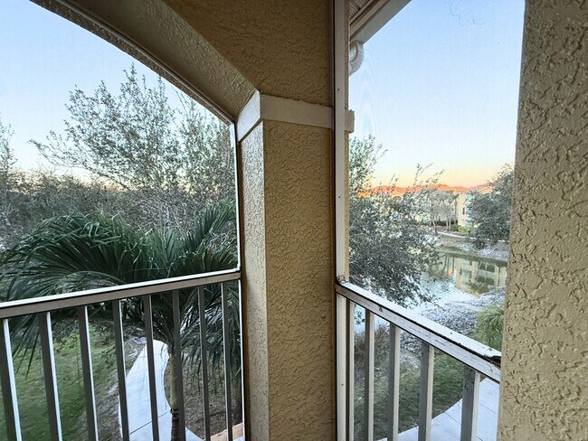 Building Photo - Residence Dr