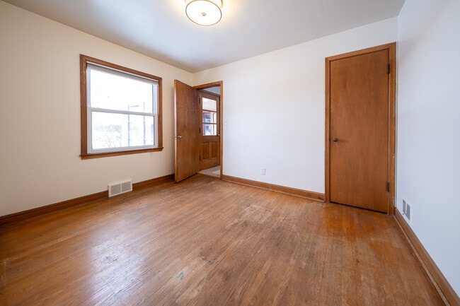 Building Photo - 22925 Oakdale Dr