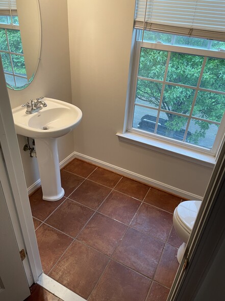 Building Photo - 2147 Hideaway Ct