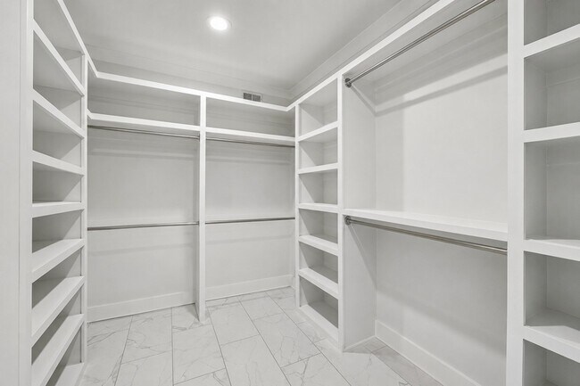 Building Photo - 2104 Williamsport Pike