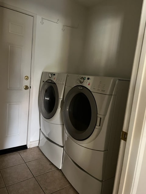 Washer and dryer - 25792 Iris Ave