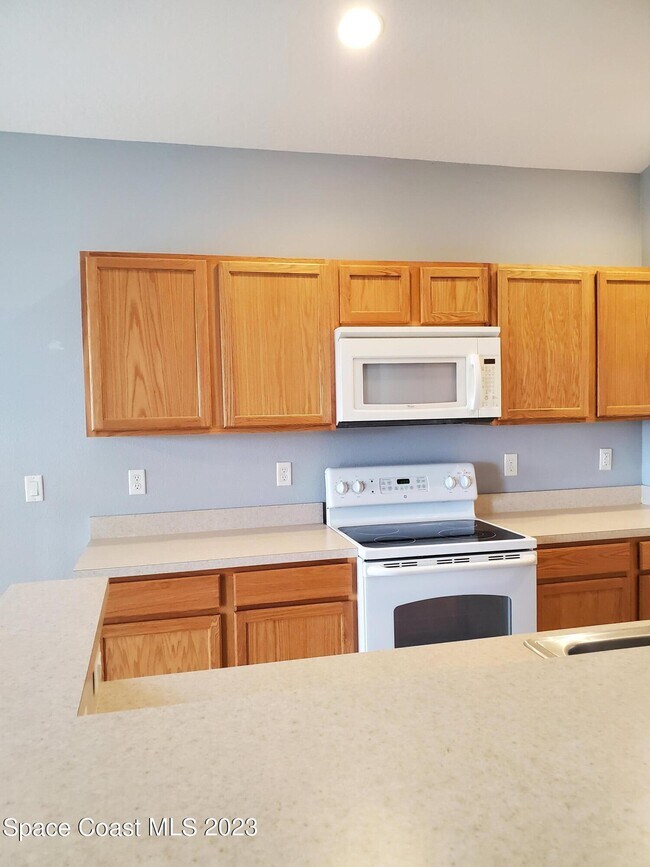 Building Photo - 1045 Venetian Dr