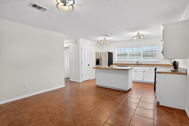 Building Photo - Beautiful Diamondhead Home