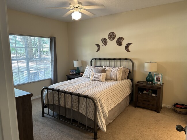 bedroom - 10000 SW 52nd Ave