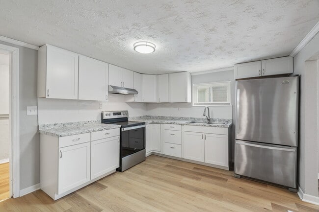 Building Photo - 2325 Cedar Ln