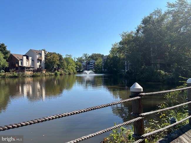 Building Photo - 7604 Lakeside Village Dr