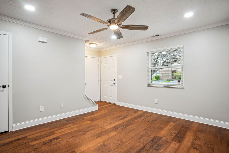 Building Photo - 700 Alta View Ct