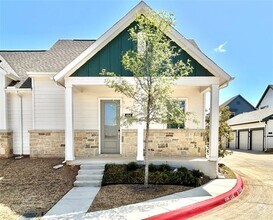 Building Photo - 1830 NE Green Oaks Blvd