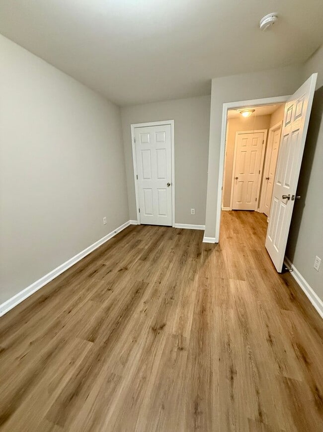 Building Photo - Great Oakwood Location- 3 bedroom, 2.5 bat...