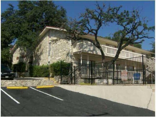 Building Photo - 1510 W 6th St