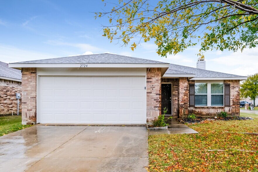 Primary Photo - 2724 Woodlake Pkwy