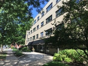 Building Photo - 515 Sheridan Rd