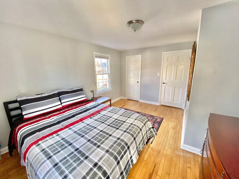 Building Photo - 2336 Canterbury Rd