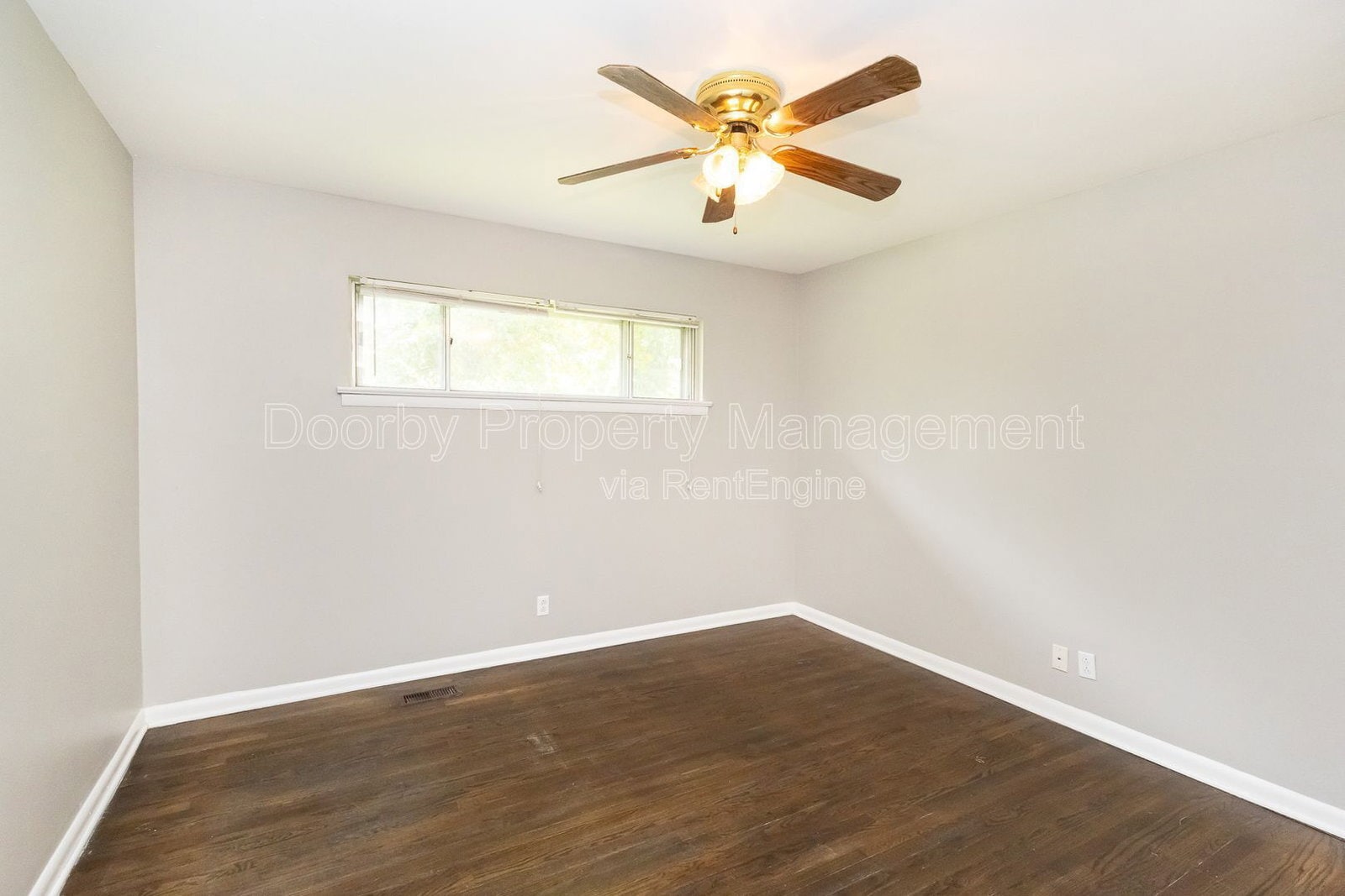 Building Photo - 1127 Clermont Dr