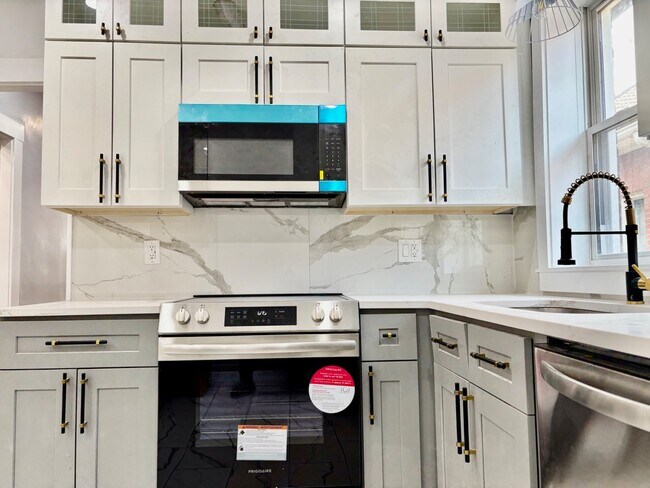 Building Photo - 5616 Phillips Ave