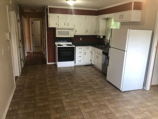 Building Photo - 1305 Raden Dr