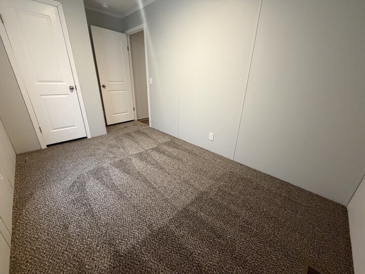 Building Photo - 15353 Dominique Dr