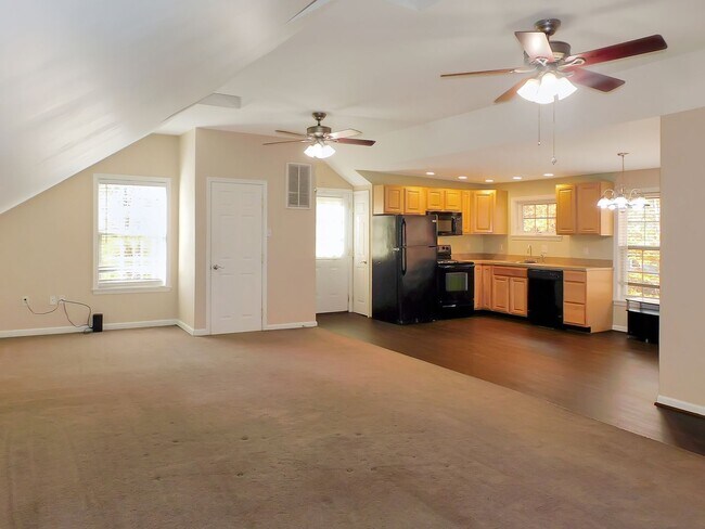 Building Photo - 37006 W Lakeland Dr