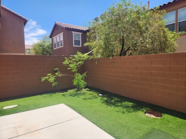 Building Photo - Cozy and charming 3-bedroom, 2.5-bath home