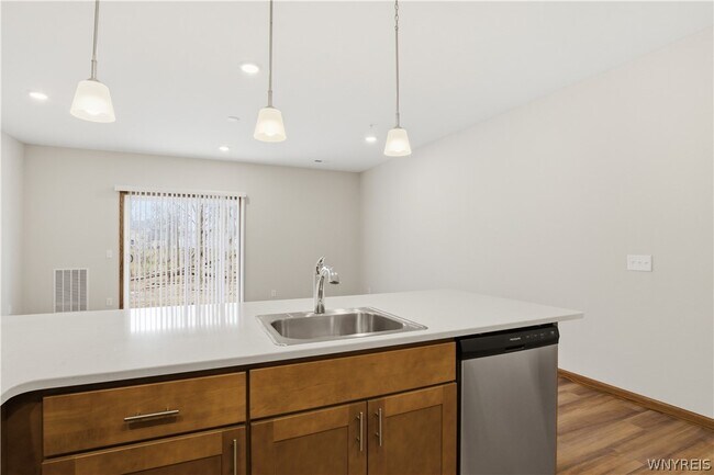 Building Photo - 1130 Orchard Park Rd