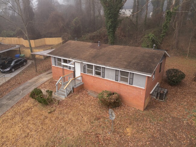 Building Photo - 336 Triumph Cir SE