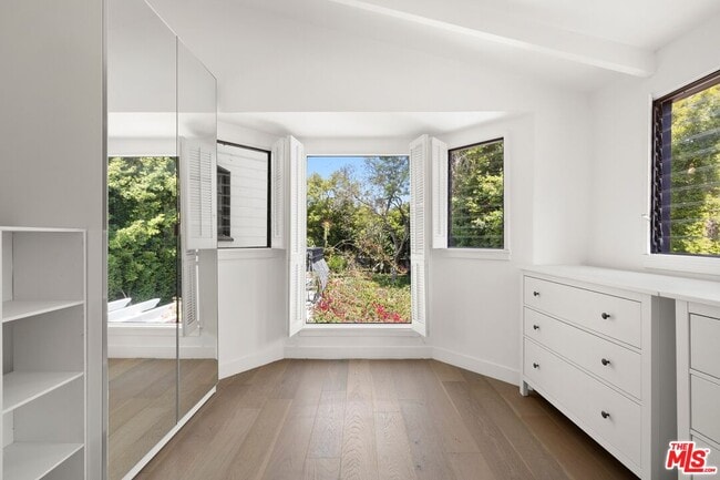 Building Photo - 712 N Rodeo Dr