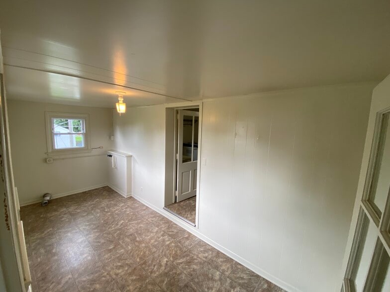 Hallway - 12 Stoltzfus Ln