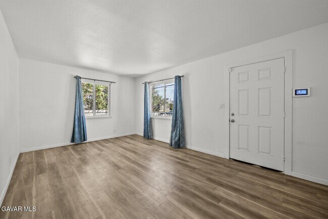 Building Photo - 1135 W Pillsbury St