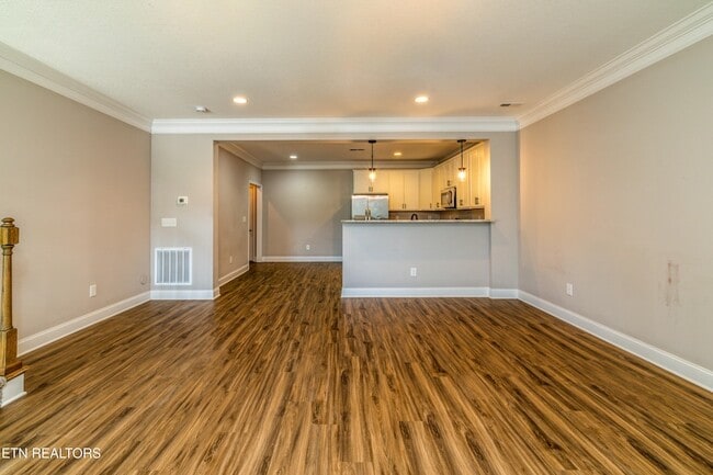 Building Photo - 338 Broadberry Ave