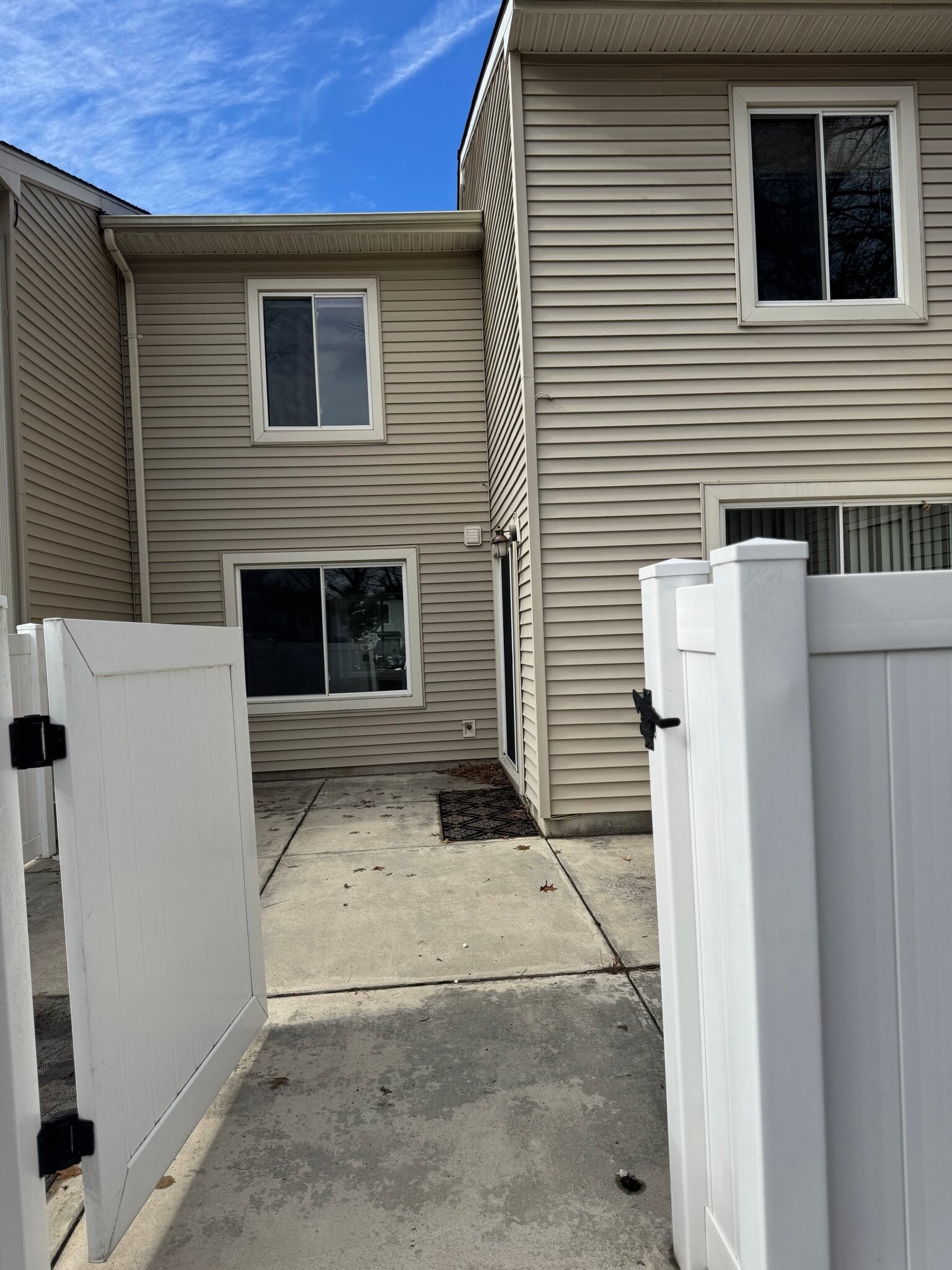 Building Photo - 103 Aspen Ct