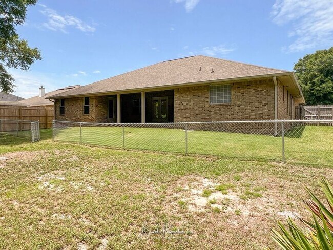 Building Photo - 2080 Stennis Dr
