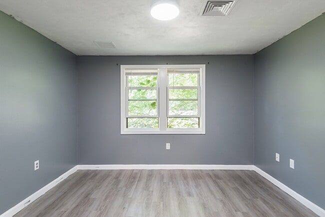 Building Photo - 483 Liberty St