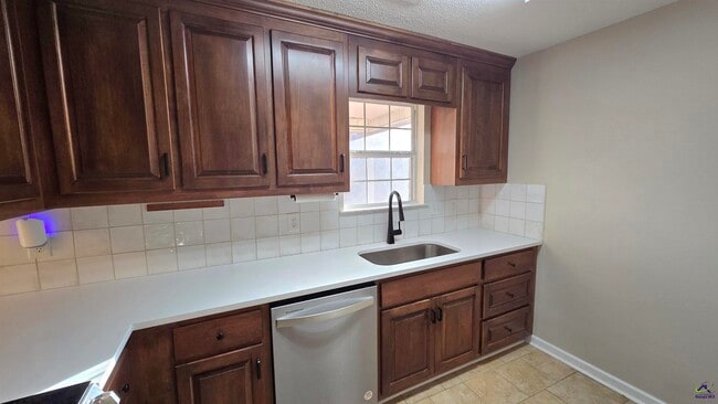 Building Photo - 229 Sunflower Dr