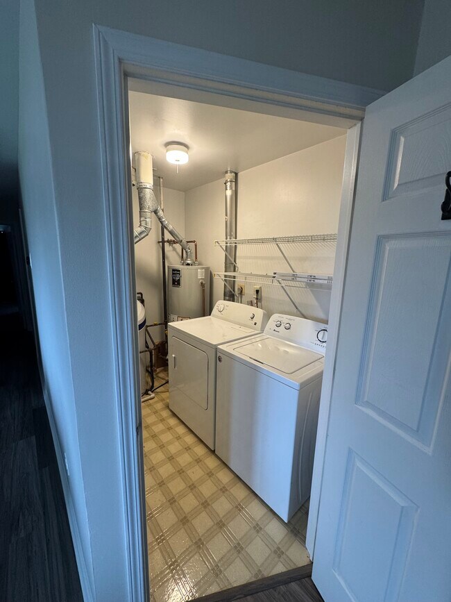 Laundry Room - 350 Wethington Dr