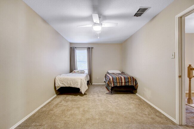 Building Photo - ***APPLICATION CURRENTLY UNDER REVIEW***Gated Lost Oaks Home with Private Pool & First-Floor Prim...
