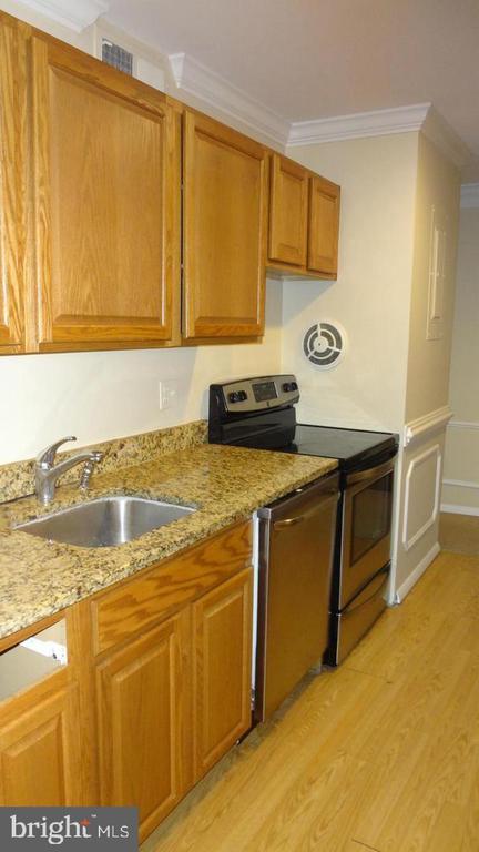 Building Photo - 430 Girard St