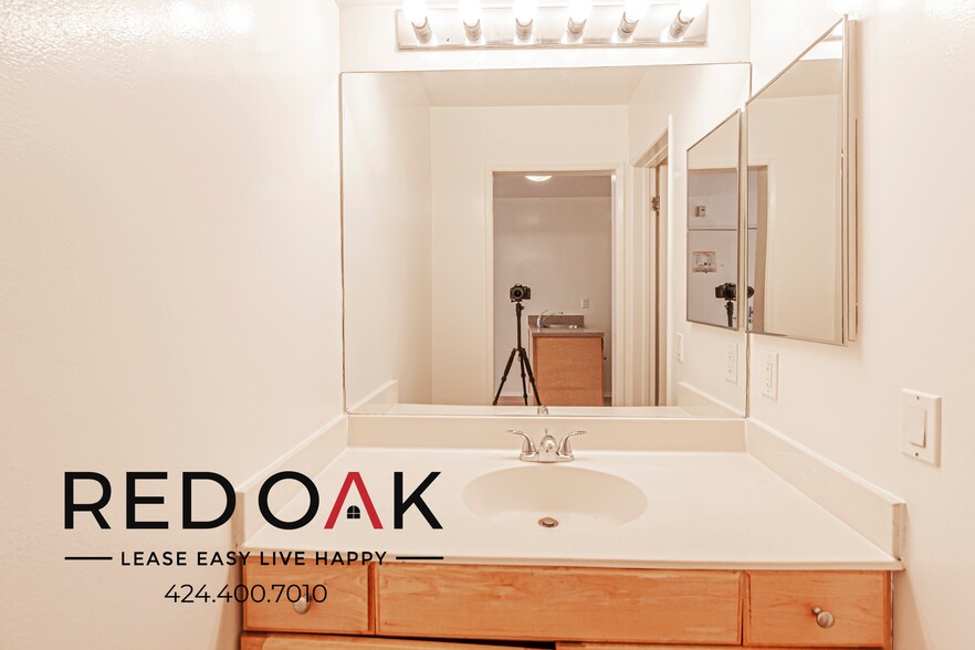 Building Photo - 20200 Sherman Way