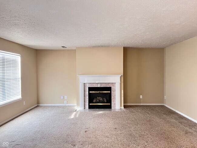 Building Photo - 5913 Sandalwood Dr