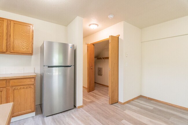 Building Photo - 508 NE Graham St